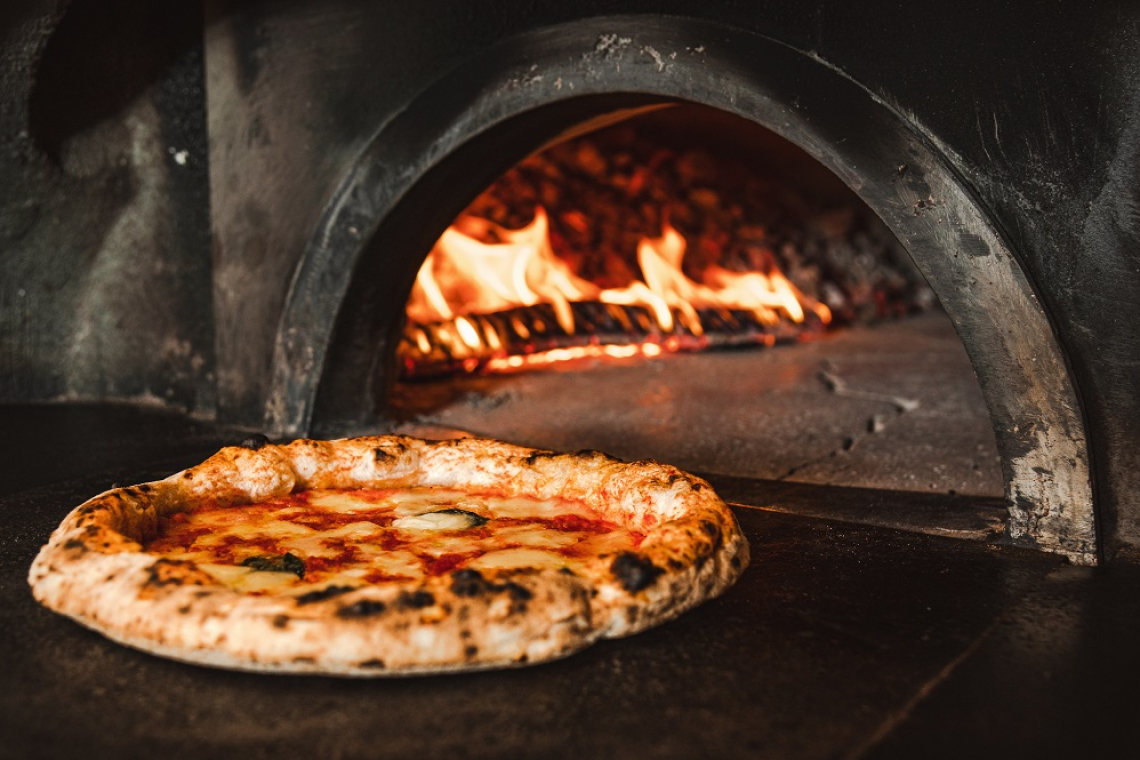 Pucci &amp; Manella: a’ pizza è nà cosa seria che racconta un territorio