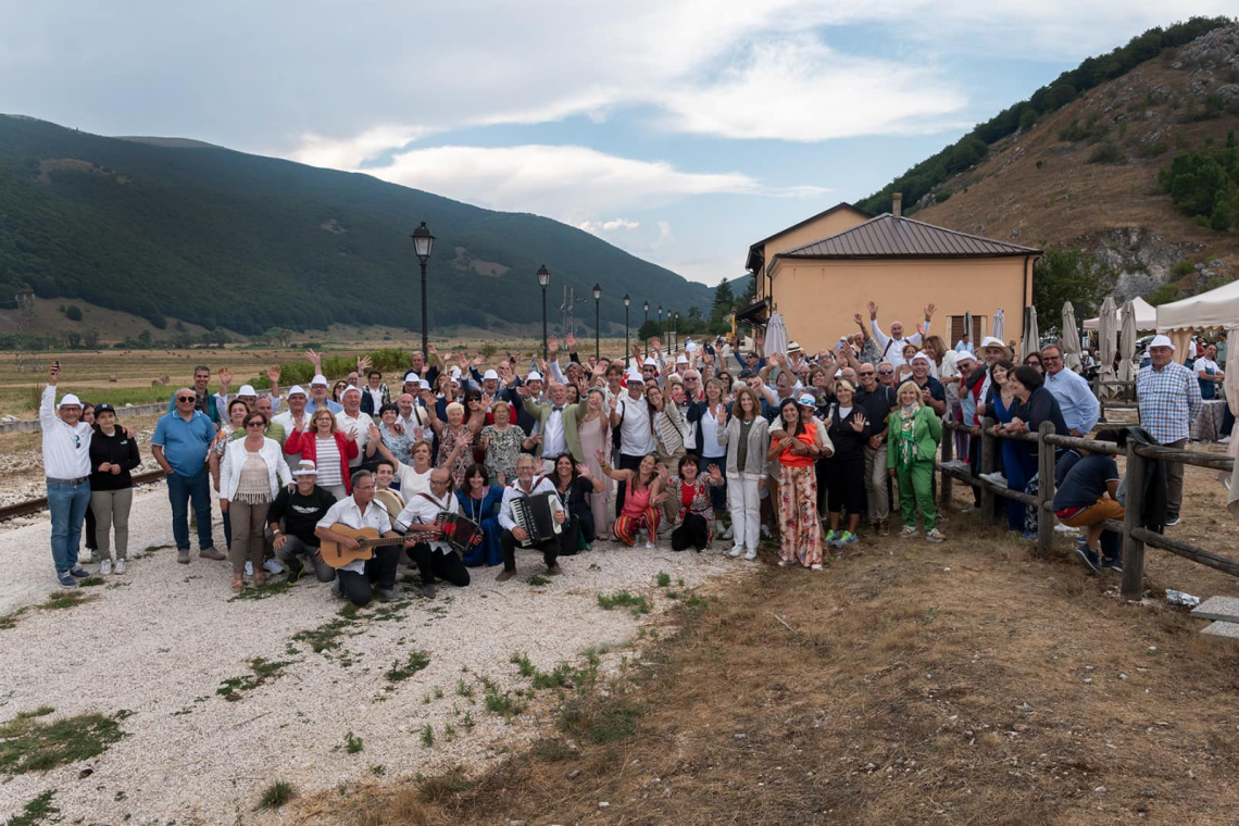 Matrimonio sulla transiberiana d’Italia: festa per il giornalista Claudio Lattanzio e Luciana Marinelli