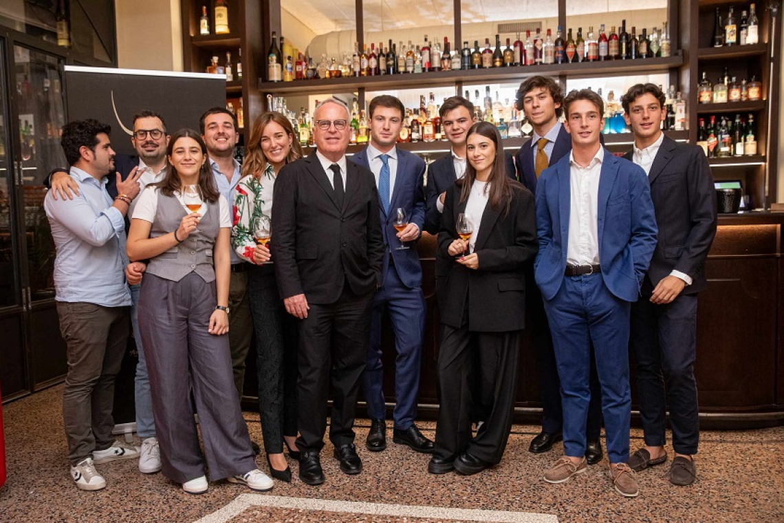 Vino: Istituto Grandi Marchi premia James Suckling per il contributo offerto alla conoscenza del vino italiano di qualità nel mondo