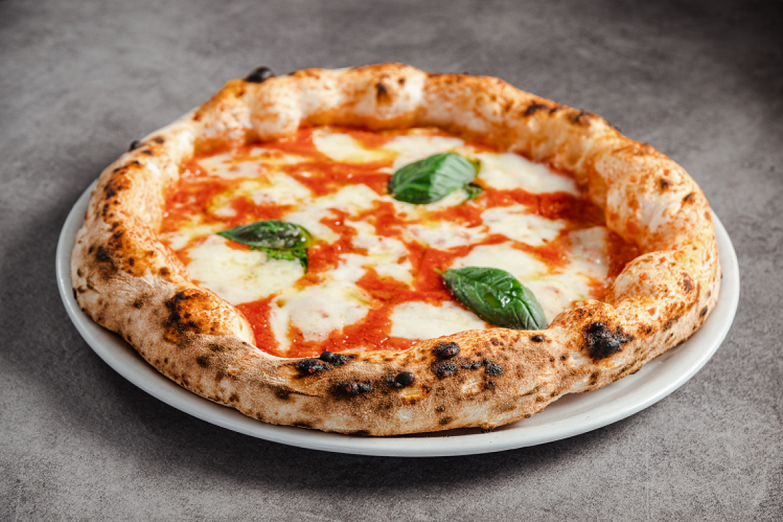 La pizza di Pucci &amp; Manella protagonista su la 7 - Il pizzaiolo di Formia Pietro Zannini, ospite del programma tv della Cucinotta
