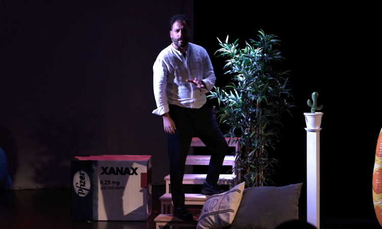 Leonardo Bocci è al Teatro Garbatella con AO, il suo one man show