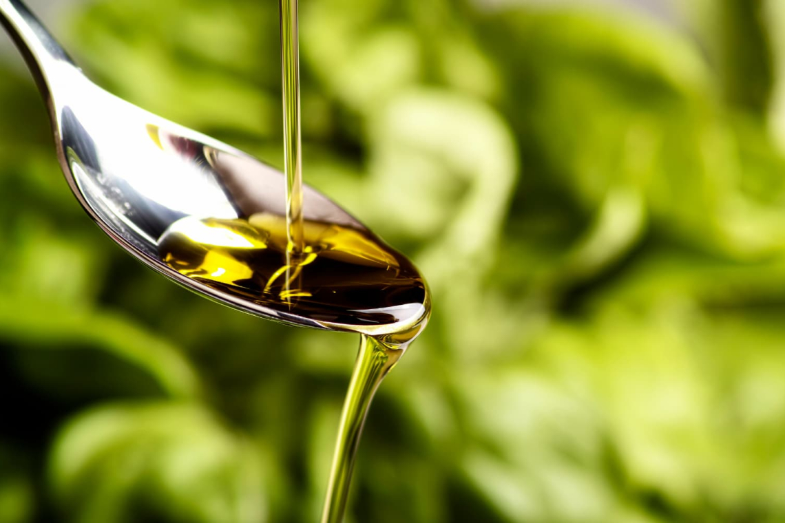 Finalmente è disponibile Flos Olei 2024, quindicesima edizione della prima e unica guida dedicata all'olio extravergine di oliva a livello internazionale.