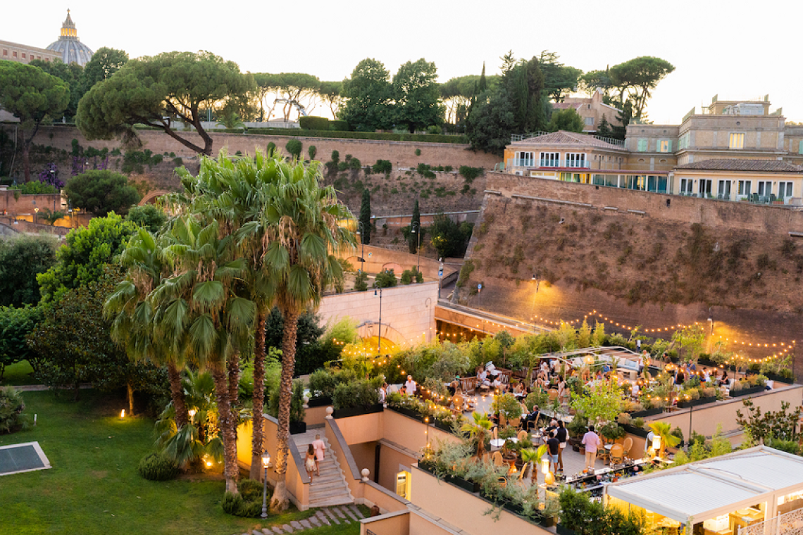 Arriva l’estate e riapre Terrazza Mirador, tra suggestioni baleariche, cucina fusion e un aperitivo con vista sul Gianicolo