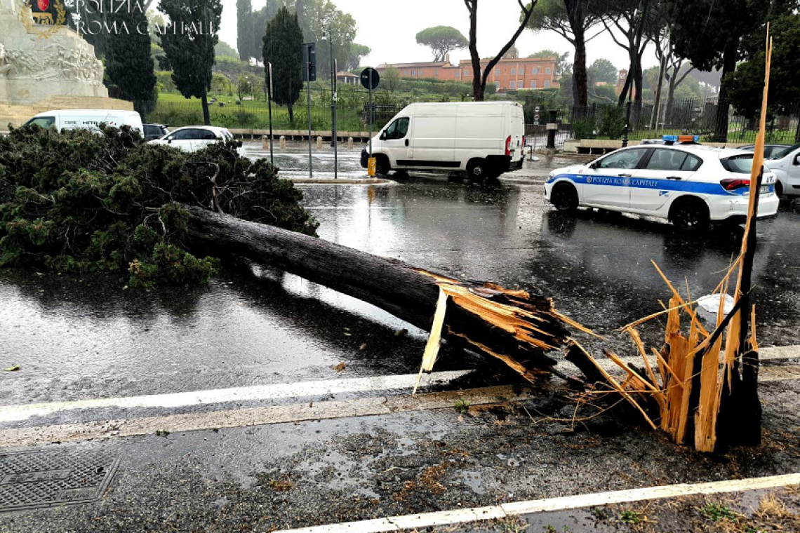 Roma, Protezione Civile: bomba d'acqua imprevista, in un'ora pioggia come in un intero mese autunnale