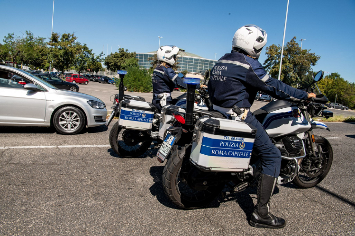 Parcheggiatori abusivi: un arresto e più di 10 fermati dalla Polizia Locale nelle aree dei concerti e grandi eventi  