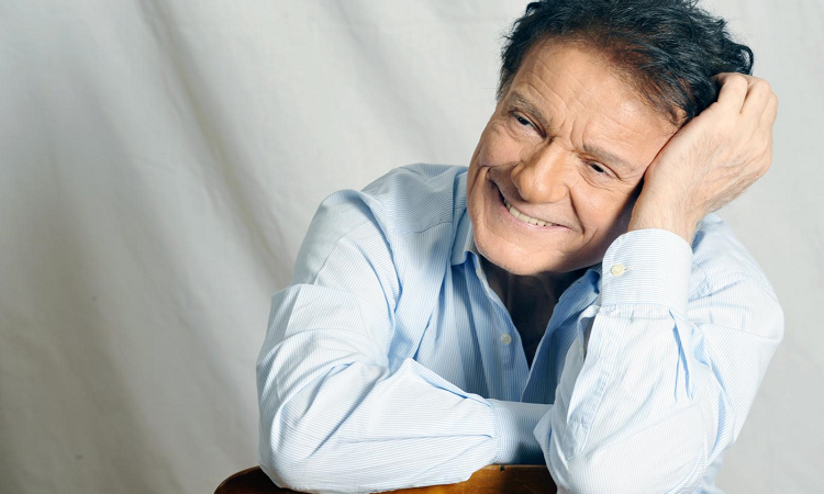 Lunedì 11 agosto, Massimo Ranieri con “Tutti i sogni sono ancora in volo” Tour, sarà all’Arena del Mare BCC Roma a Sabaudia. 