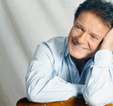 Lunedì 11 agosto, Massimo Ranieri con “Tutti i sogni sono ancora in volo” Tour, sarà all’Arena del Mare BCC Roma a Sabaudia. 