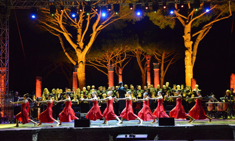Ostia Antica Festival, presenta, domenica 21 settembre , al Teatro Romano di Ostia Antica, Carl Orff-Carmina Burana.