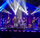Omaggio a Pino Daniele al Teatro Romano di Ostia Antica con Gente Distratta