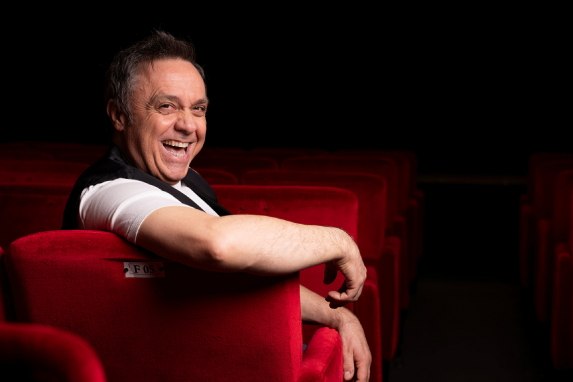 Gabriele Cirilli porta in scena Cirilli &amp; Family per il Capodanno al Teatro Europa di Aprilia