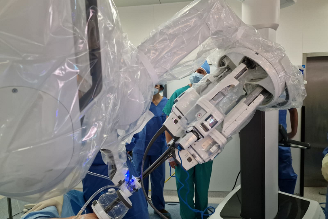 Regina Elena: dal polmone al mediastino, guida l’era del robot single port un solo foro per operare i pazienti più fragili