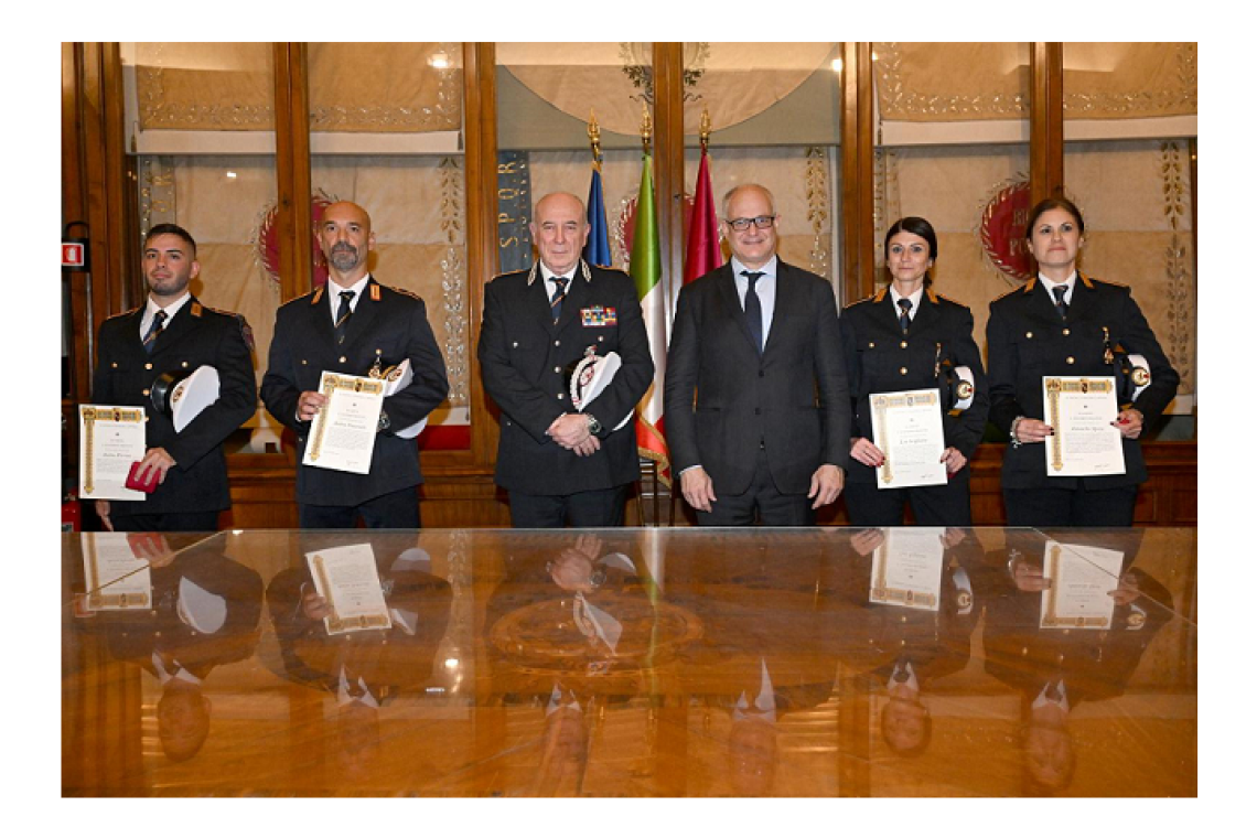 Roma, sindaco Gualtieri consegna attestati di encomio e medaglie a quattro agenti della Polizia Locale