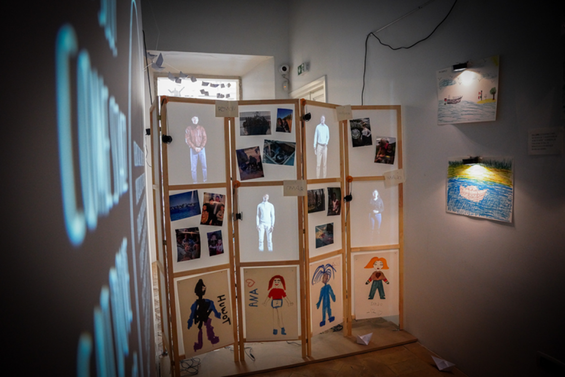 A Villa Altieri "in viaggio da te", ultimi giorni per visitare la mostra sui minori e giovani stranieri che arrivano in Italia