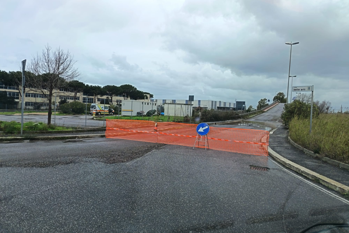 Fiumicino – Chiuso il cavalcavia di via delle Arti 
