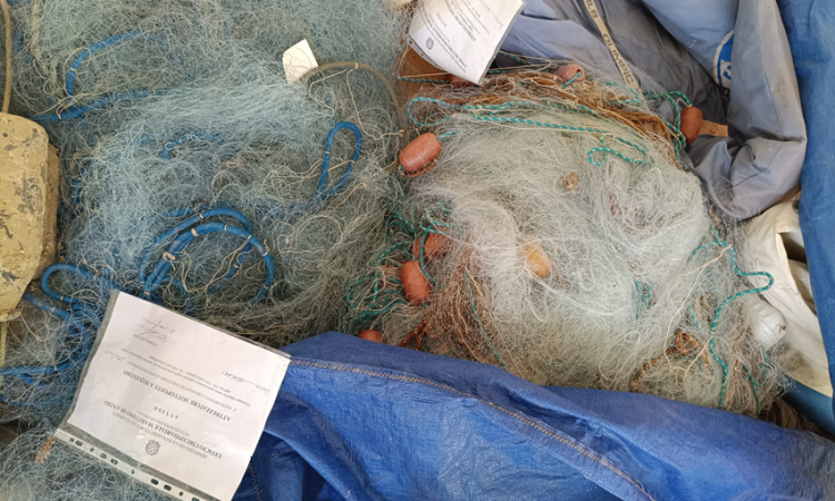 Operazione della Capitaneria di Porto di Anzio contro la pesca abusiva: sequestrate reti per 10.000 metri.