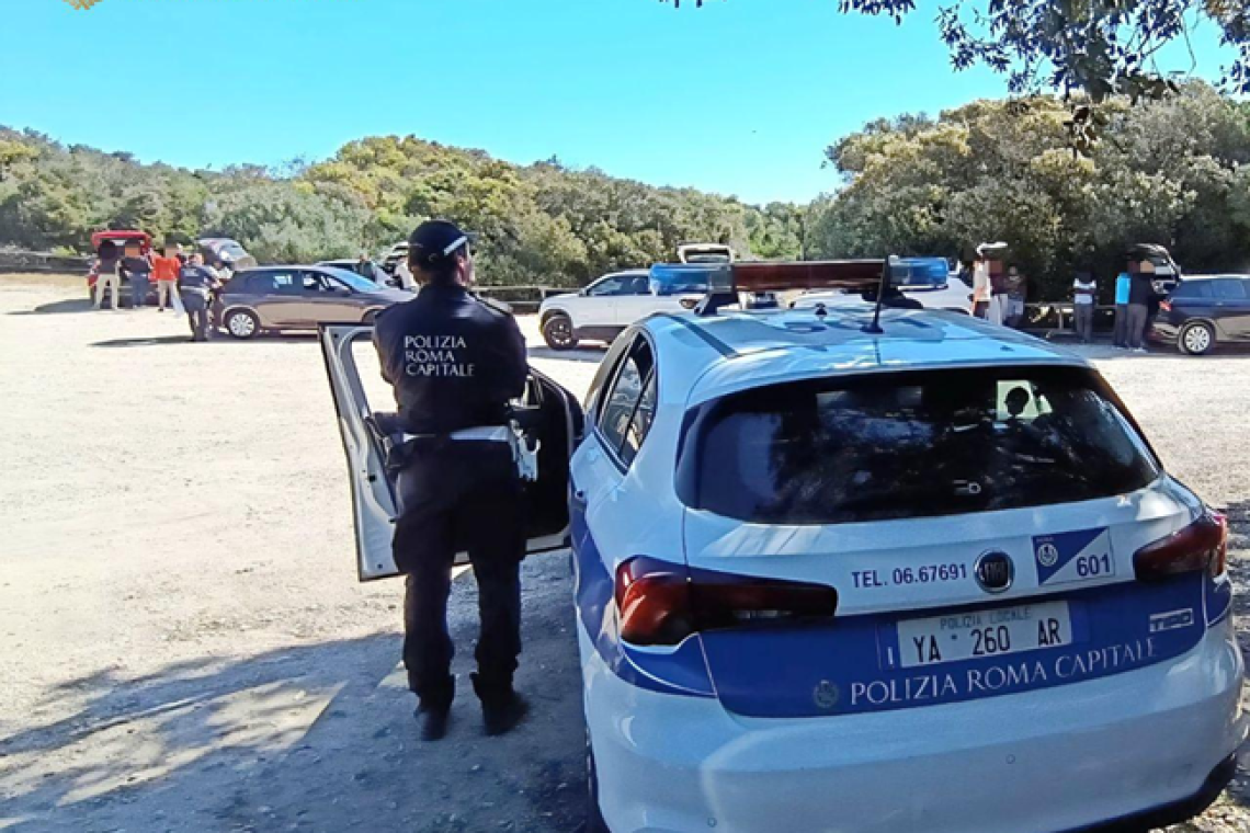 Ostia, controlli a tappeto della Polizia Locale sul litorale: nel mirino abusivi, fenomeni illegali e sosta selvaggia.