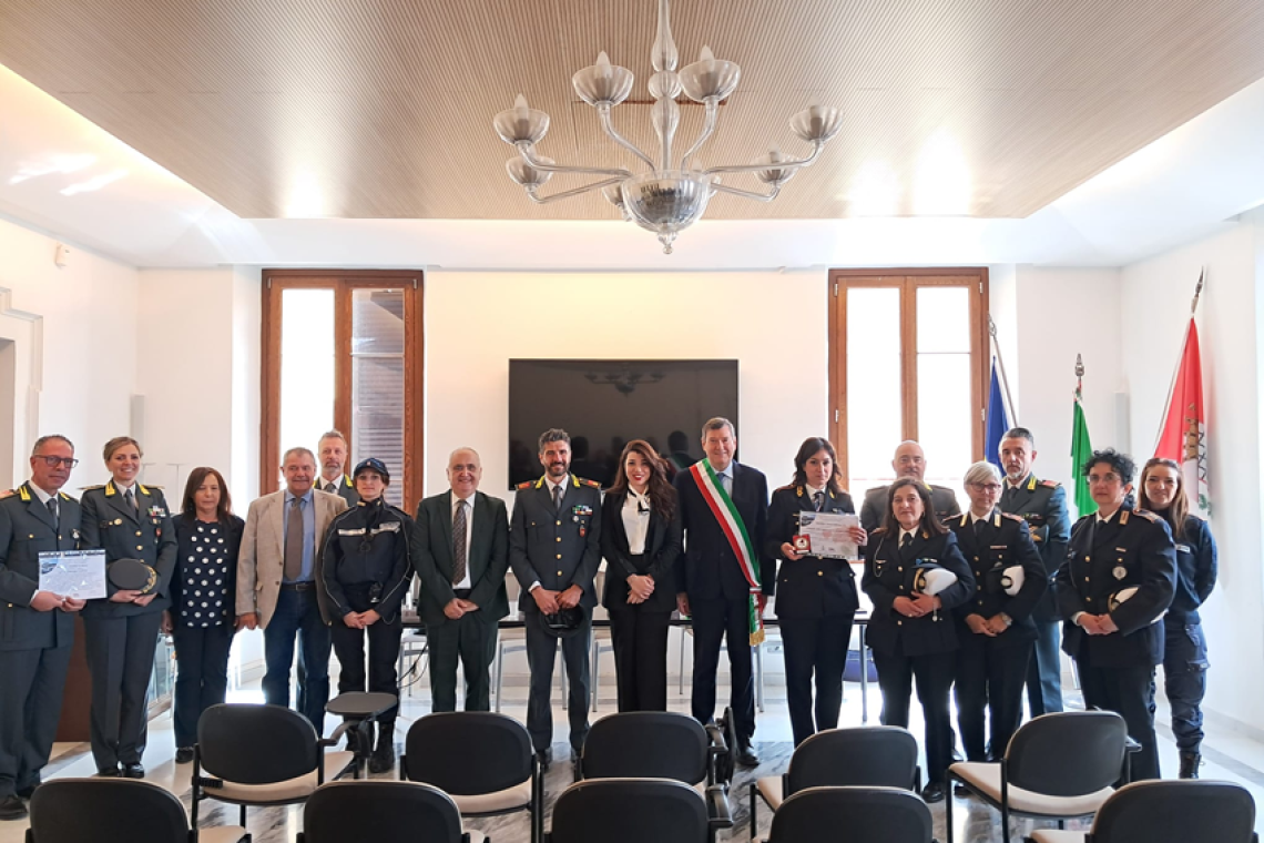 Grottaferrata - A Palazzo Grutter la consegna degli Encomi “Donna in Divisa” e “Cittadino in Divisa”