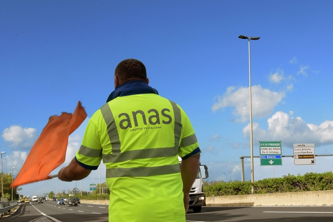 ANAS, la ricerca sugli stili di guida: soltanto il 42% degli italiani utilizza correttamente il cellulare al volante