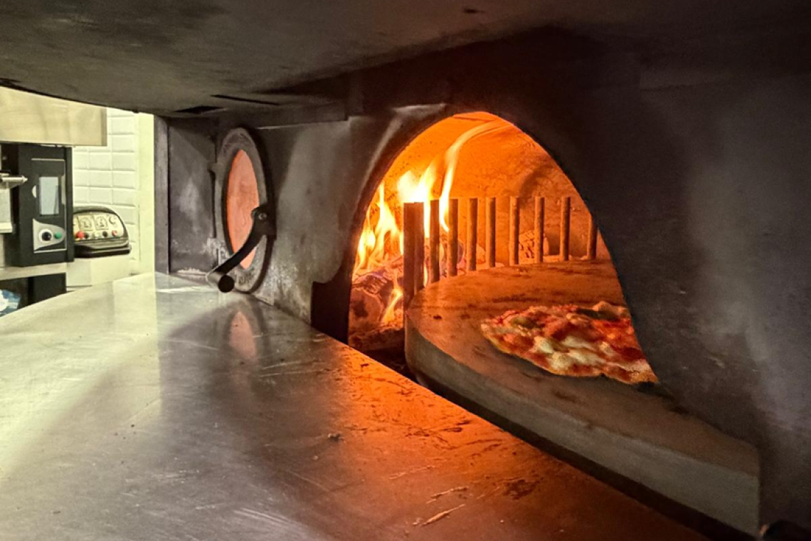 Santini Pizzeria Romana apre a Roma: all’Appio Latino la pizza romana contemporanea di Gabriele Santini