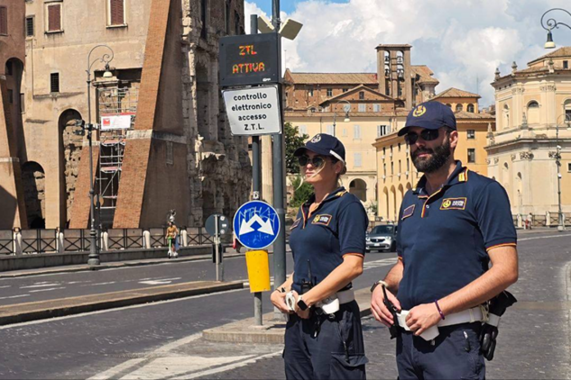 Controlli Centro Storico e ZTL, Polizia Locale intercetta automobilista che tenta di eludere i varchi elettronici: 61enne denunciato per occultamento della targa