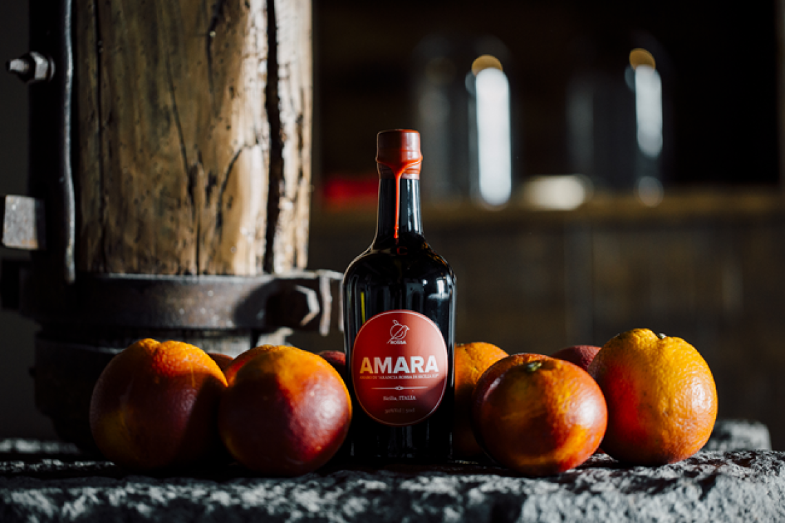 Amara, il pioniere degli amari artigianali che valorizza l’arancia rossa siciliana
