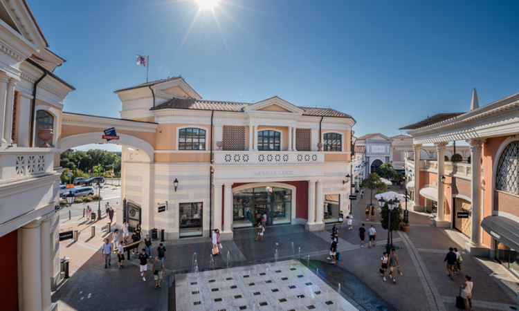 Gran finale dei saldi estivi a Castel Romano: da lunedì 3 agosto sconti fino al -70% sui prezzi outlet