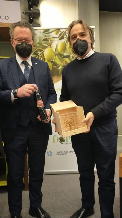 Olio: L'Azienda Agraria Viola prima in classifica con l'Olio DOP Umbria Colleruita
