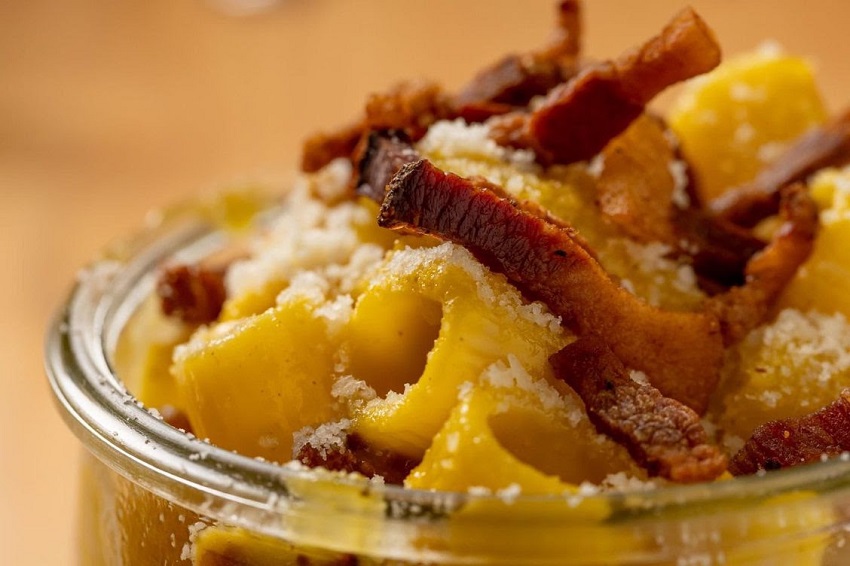 La carbonara di EGGS e la verticale di uova