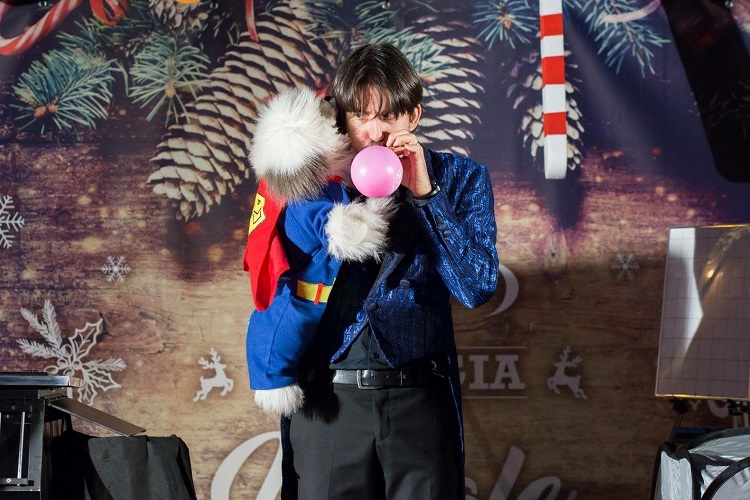 Le feste al Wegil Martedì 3 gennaio – Ore 16.30 Zampa e la magia del Natale con il mago Lollo